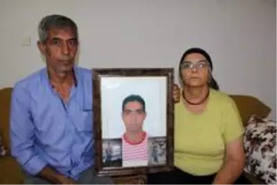 15 yıldır gözyaşı dinmeyen annenin feryadı: 'Oğlum yaşıyor, bulup bana getirsinler' 15 yıldır gözyaşı dinmeyen annenin feryadı: 'Oğlum yaşıyor, bulup bana getirsinler'