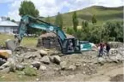 Ağrı'da sel felaketinin izleri siliniyor Ağrı'da sel felaketinin izleri siliniyor