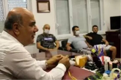 AK Parti ilçe başkanının kiracılarını sevindiren kararına esnaftan çiçekli teşekkür AK Parti ilçe başkanının kiracılarını sevindiren kararına esnaftan çiçekli teşekkür