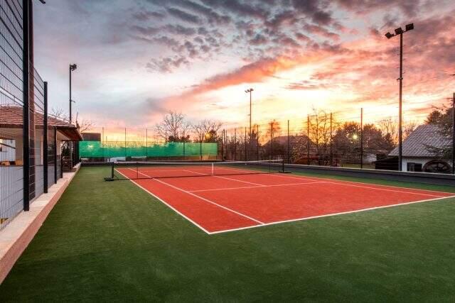 Ankara Tenis Kulübü'nde 3 kişide korona çıktı! Aileler vakaların gizlendiği iddiasıyla isyan etti Ankara Tenis Kulübü'nde 3 kişide korona çıktı! Aileler vakaların gizlendiği iddiasıyla isyan etti