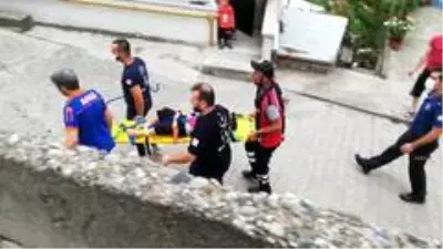Ayağı asansöre sıkışan çocuk için seferber oldular