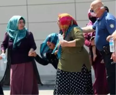 Bıçaklı sopalı kavgada ölü sayısı 2'ye yükseldi, cenazeler çevik kuvvet ve özel harekat eşliğinde... Bıçaklı sopalı kavgada ölü sayısı 2'ye yükseldi, cenazeler çevik kuvvet ve özel harekat eşliğinde...