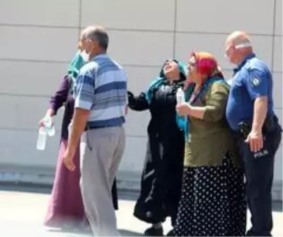 Bıçaklı sopalı kavgada ölü sayısı 2'ye yükseldi, cenazeler çevik kuvvet ve özel harekat eşliğinde... Bıçaklı sopalı kavgada ölü sayısı 2'ye yükseldi, cenazeler çevik kuvvet ve özel harekat eşliğinde...