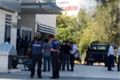 Bıçaklı sopalı kavgada ölü sayısı 2'ye yükseldi, cenazeler çevik kuvvet ve özel harekat eşliğinde... Bıçaklı sopalı kavgada ölü sayısı 2'ye yükseldi, cenazeler çevik kuvvet ve özel harekat eşliğinde...