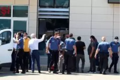 Bıçaklı sopalı kavgada ölü sayısı 2'ye yükseldi, cenazeler çevik kuvvet ve özel harekat eşliğinde... Bıçaklı sopalı kavgada ölü sayısı 2'ye yükseldi, cenazeler çevik kuvvet ve özel harekat eşliğinde...