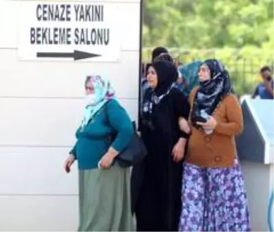 Bıçaklı sopalı kavgada ölü sayısı 2'ye yükseldi, cenazeler çevik kuvvet ve özel harekat eşliğinde... Bıçaklı sopalı kavgada ölü sayısı 2'ye yükseldi, cenazeler çevik kuvvet ve özel harekat eşliğinde...