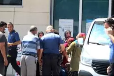 Bıçaklı sopalı kavgada ölü sayısı 2'ye yükseldi, cenazeler çevik kuvvet ve özel harekat eşliğinde... Bıçaklı sopalı kavgada ölü sayısı 2'ye yükseldi, cenazeler çevik kuvvet ve özel harekat eşliğinde...