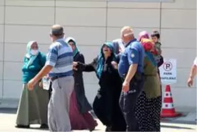 Bıçaklı sopalı kavgada ölü sayısı 2'ye yükseldi, cenazeler çevik kuvvet ve özel harekat eşliğinde... Bıçaklı sopalı kavgada ölü sayısı 2'ye yükseldi, cenazeler çevik kuvvet ve özel harekat eşliğinde...