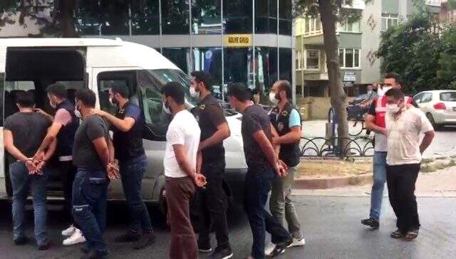 Bir kamyon adamla gelip bir kişiyi bıçaklamışlardı! Sebebi 'kız meselesi' çıktı