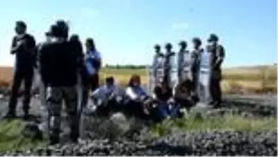 Çorlu'da tren kazasının yaşandığı yerde bilirkişi keşif yaptı Çorlu'da tren kazasının yaşandığı yerde bilirkişi keşif yaptı