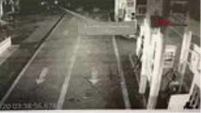 DENİZ BULUTSUZ'UN ÇIPLAK AYAKLI YÜRÜDÜĞÜ ANLAR DOSYAYA DELİL OLARAK GİRDİ DENİZ BULUTSUZ'UN ÇIPLAK AYAKLI YÜRÜDÜĞÜ ANLAR DOSYAYA DELİL OLARAK GİRDİ