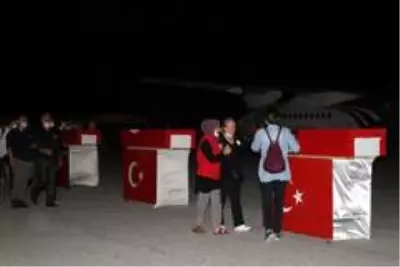 Düşen uçakta şehit olan polislere uğurlama töreni Düşen uçakta şehit olan polislere uğurlama töreni