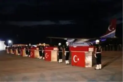 Düşen uçakta şehit olan polislere uğurlama töreni Düşen uçakta şehit olan polislere uğurlama töreni