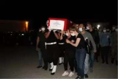 Düşen uçakta şehit olan polislere uğurlama töreni Düşen uçakta şehit olan polislere uğurlama töreni