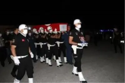 Düşen uçakta şehit olan polislere uğurlama töreni Düşen uçakta şehit olan polislere uğurlama töreni