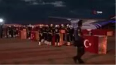 Düşen uçakta şehit olan polislere uğurlama töreni Düşen uçakta şehit olan polislere uğurlama töreni