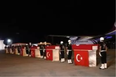Düşen uçakta şehit olan polislere uğurlama töreni Düşen uçakta şehit olan polislere uğurlama töreni
