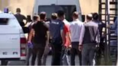 Erzurum'da yakalanan 2 terörist adliyeye sevk edildi Erzurum'da yakalanan 2 terörist adliyeye sevk edildi