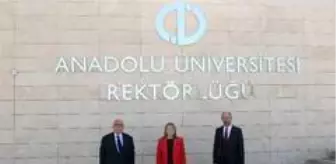 Nabi Avcı: Eskişehir Milletvekilleri Avcı ve Günay'dan Rektör Erdal'a hayırlı olsun ziyareti Nabi Avcı: Eskişehir Milletvekilleri Avcı ve Günay'dan Rektör Erdal'a hayırlı olsun ziyareti