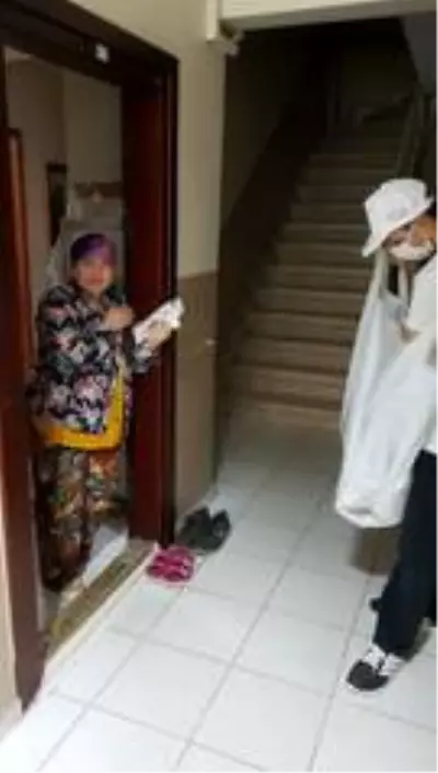 Son dakika güncel: Eyüpsultan Belediyesi ücretsiz maske dağıtıyor Son dakika güncel: Eyüpsultan Belediyesi ücretsiz maske dağıtıyor