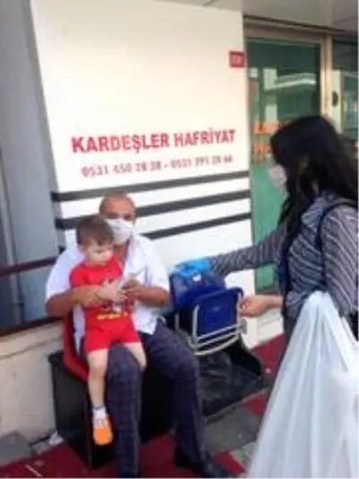 Son dakika güncel: Eyüpsultan Belediyesi ücretsiz maske dağıtıyor Son dakika güncel: Eyüpsultan Belediyesi ücretsiz maske dağıtıyor