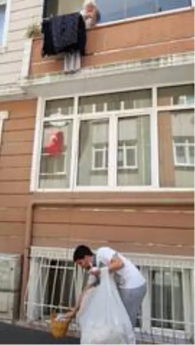 Son dakika güncel: Eyüpsultan Belediyesi ücretsiz maske dağıtıyor Son dakika güncel: Eyüpsultan Belediyesi ücretsiz maske dağıtıyor