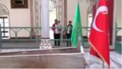 Fatih Sultan Mehmet'in babasına dua ettiler, Ayasofya'da namaz kılmak için Bursa'dan yürüyerek yola... Fatih Sultan Mehmet'in babasına dua ettiler, Ayasofya'da namaz kılmak için Bursa'dan yürüyerek yola...