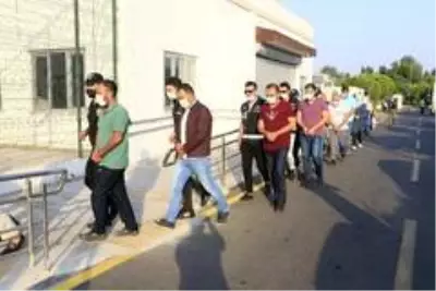 FETÖ operasyonunda gözaltına alınan 20 kişiden 3'ü tutuklandı FETÖ operasyonunda gözaltına alınan 20 kişiden 3'ü tutuklandı