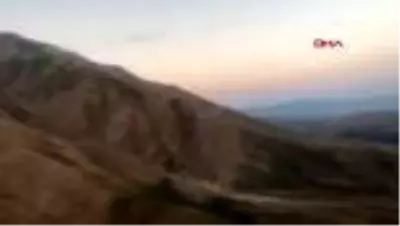 GEVAŞ'TA ARTOS DAĞINA ÇARPAN İNSANLI KEŞİF UÇAĞI KIRIMA UĞRADI, 7 ŞEHİT - BAKAN SOYLU, BÖLGEDE -2 GEVAŞ'TA ARTOS DAĞINA ÇARPAN İNSANLI KEŞİF UÇAĞI KIRIMA UĞRADI, 7 ŞEHİT - BAKAN SOYLU, BÖLGEDE -2