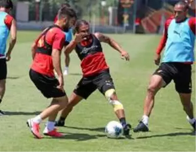 Göztepe'de Galatasaray maçı hazırlıkları sürüyor Göztepe'de Galatasaray maçı hazırlıkları sürüyor