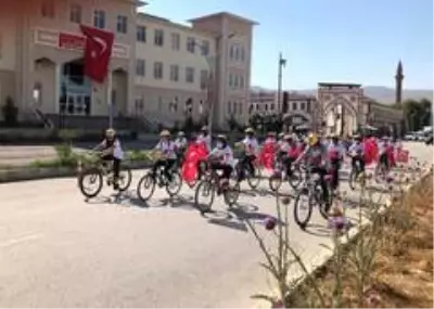Gürpınar'da 15 Temmuz Demokrasi ve Milli Birlik Günü Gürpınar'da 15 Temmuz Demokrasi ve Milli Birlik Günü
