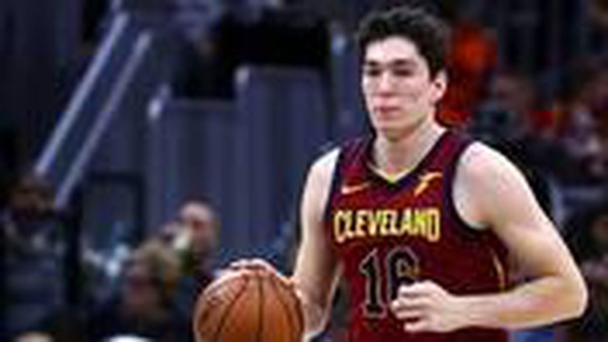Kameralardan köşe bucak kaçan Cedi Osman ile Ebru Şahin bu kez el ele poz verdi
