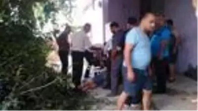 Kontrolden çıkan otomobil, kaldırımdaki yayayı ezdi: 1 ölü Kontrolden çıkan otomobil, kaldırımdaki yayayı ezdi: 1 ölü