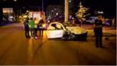 Malatya'da kırmızı ışıktan geçen otomobil kamyonete çarptı: 5 yaralı Malatya'da kırmızı ışıktan geçen otomobil kamyonete çarptı: 5 yaralı