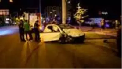 Malatya'da kırmızı ışıktan geçen otomobil kamyonete çarptı: 5 yaralı Malatya'da kırmızı ışıktan geçen otomobil kamyonete çarptı: 5 yaralı