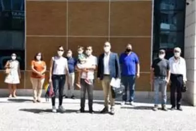 Menemen'de işçilerden belediye başkanı hakkında suç duyurusu Menemen'de işçilerden belediye başkanı hakkında suç duyurusu