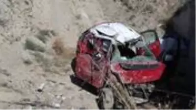 Kontrolünü kaybeden otomobil yoldan çıkınca feci kaza kaçınılmaz oldu: Aynı aileden 3 ölü 1 yaralı Kontrolünü kaybeden otomobil yoldan çıkınca feci kaza kaçınılmaz oldu: Aynı aileden 3 ölü 1 yaralı