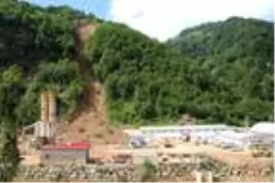 Rize'de heyelan anı kamerada