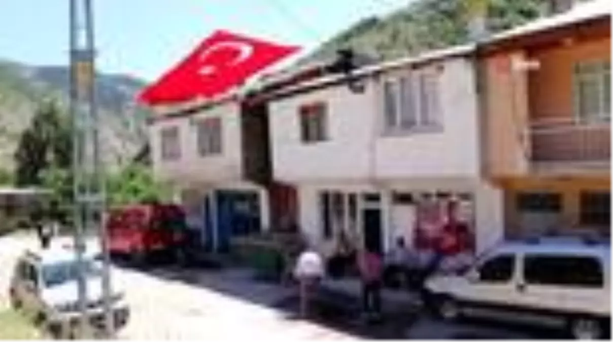 Şehit öğretmen Necmettin Yılmaz kabri başında anıldı