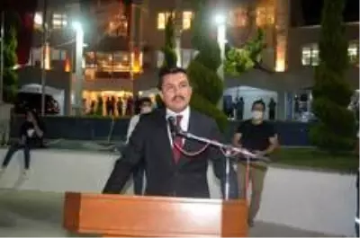 Selendi'de 15 Temmuz Gecesi yüzlerce kişi meydandaydı Selendi'de 15 Temmuz Gecesi yüzlerce kişi meydandaydı