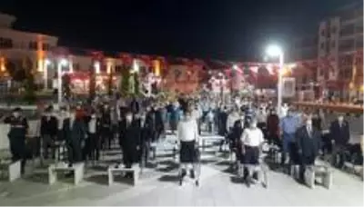 Selendi'de 15 Temmuz Gecesi yüzlerce kişi meydandaydı Selendi'de 15 Temmuz Gecesi yüzlerce kişi meydandaydı
