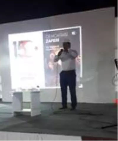 Selendi'de 15 Temmuz Gecesi yüzlerce kişi meydandaydı Selendi'de 15 Temmuz Gecesi yüzlerce kişi meydandaydı