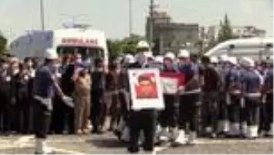 Siirt'teki operasyonda şehit olan 2 polis için tören düzenlendi (2) Siirt'teki operasyonda şehit olan 2 polis için tören düzenlendi (2)