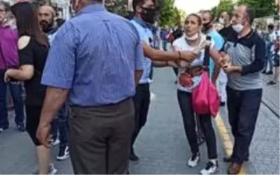 Eski kocasının yeni eşine saldırdı! Sokak ortasında saç saça baş başa kavga Eski kocasının yeni eşine saldırdı! Sokak ortasında saç saça baş başa kavga