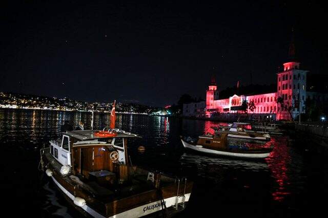 Türkiye'de ilk kez 200 İHA ile '15 Temmuz temalı ışık gösterisi' gerçekleştirildi