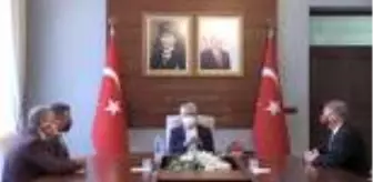 Nezih Doğan: Vali Rahmi Doğan, Süper Lig'e yükselen Hatayspor'un yöneticilerini kabul etti Nezih Doğan: Vali Rahmi Doğan, Süper Lig'e yükselen Hatayspor'un yöneticilerini kabul etti