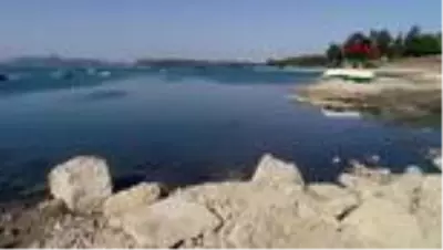 ADANA Baraj gölüne bırakılan atık suyun yanında dans ederek yüzdüler ADANA Baraj gölüne bırakılan atık suyun yanında dans ederek yüzdüler