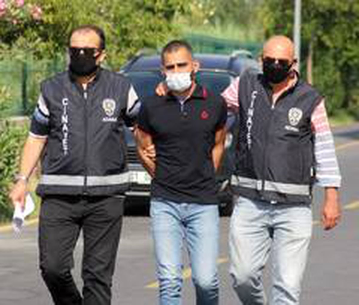Alkollü kaza yapan sürücü arkadaşının ehliyetini istedi, vermeyince de kahvehanesini basıp öldürdü
