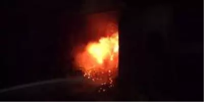 Balıkesir'de bir samanlıkta çıkan yangında 4 bin balya saman kül oldu Balıkesir'de bir samanlıkta çıkan yangında 4 bin balya saman kül oldu
