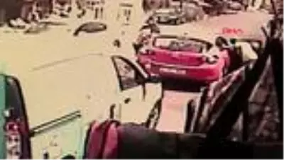 BEYKOZ'DA KAZA SONRASI OTOMOBİLE TABANCA KABZASIYLA SALDIRI KAMERADA BEYKOZ'DA KAZA SONRASI OTOMOBİLE TABANCA KABZASIYLA SALDIRI KAMERADA